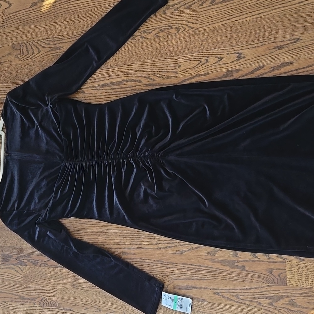 Velvet Dress - Picture 7 of 9